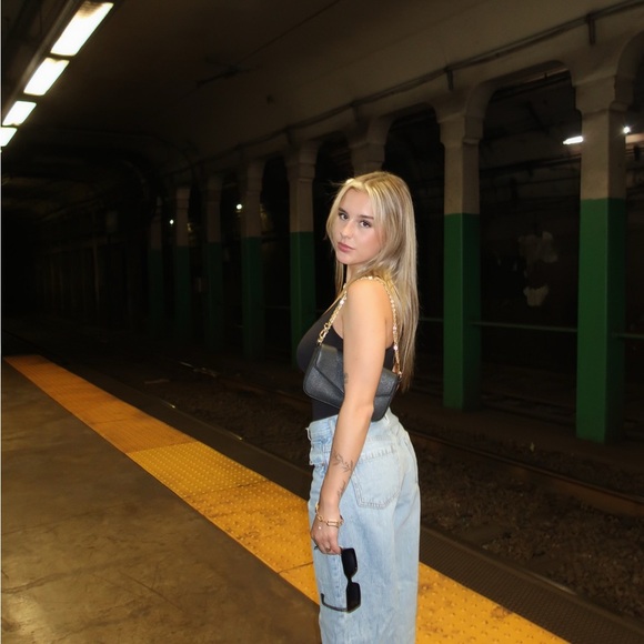 Meet your Posher, Savannah - Picture 2 of 6